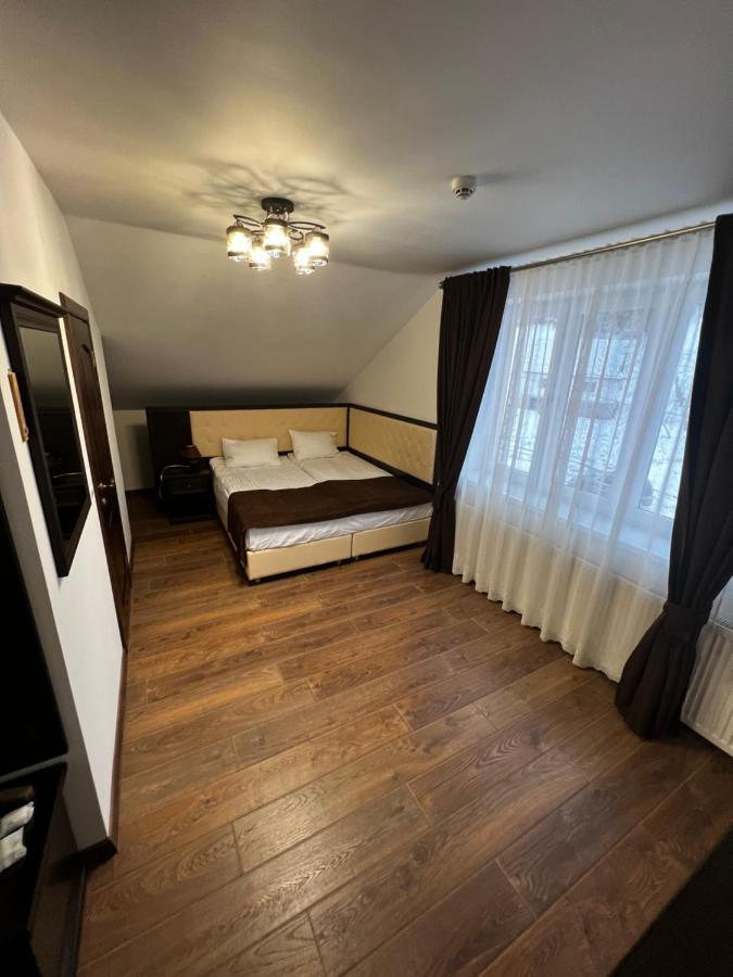 Hotel купецький двір Mizhhirya (Transcarpathia)