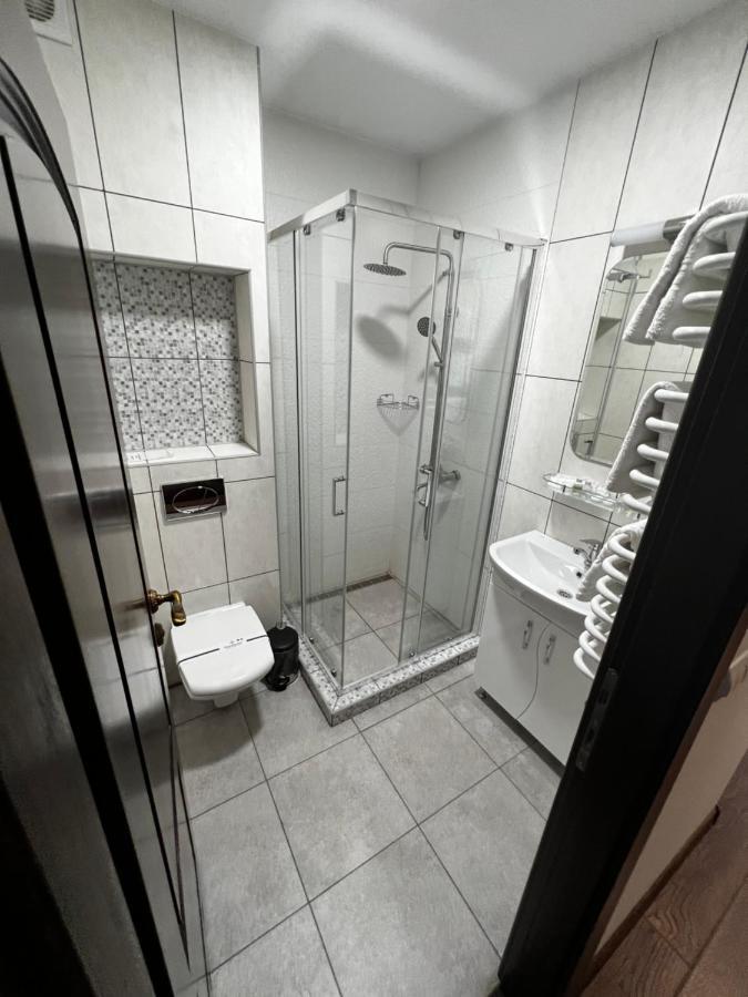 купецький двір Hotel *